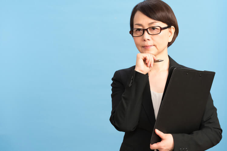 50代女性の転職理由と業種・職種へのこだわり具合は？転職先の業種や職種に、企業規模から年収変化までをご紹介